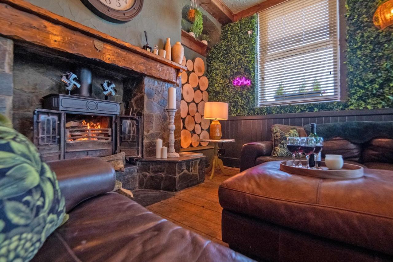 Entire Venue With Accommodation Sleeps Up To 19 - Waterfall Country Escape Wales Coelbren Exterior foto
